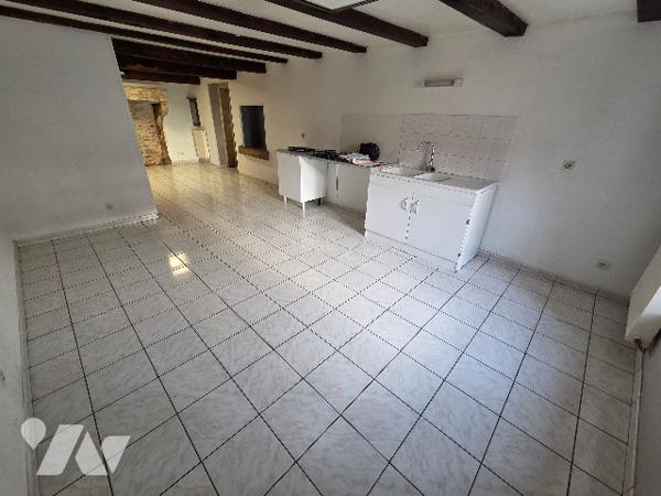 MAISON DE VILLAGE - JARDIN ET GARAGE - GERMINY