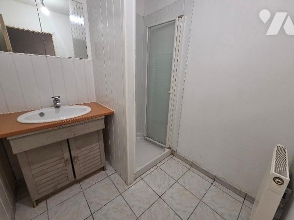 MAISON DE VILLAGE - JARDIN ET GARAGE - GERMINY