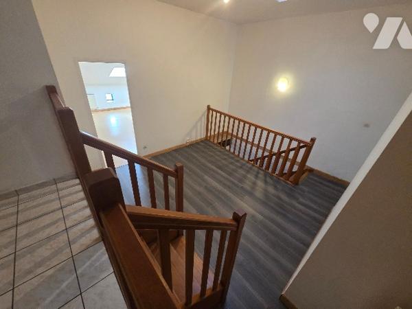 MAISON DE VILLAGE - JARDIN ET GARAGE - GERMINY