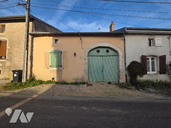 MAISON DE VILLAGE - JARDIN ET GARAGE - GERMINY
