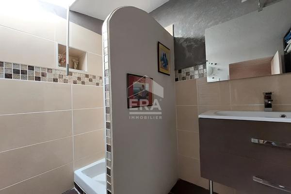 Maison BREUILLET + MURS D'UN COMMERCE - 5 pièces 115.65 m2 - A RENOVER