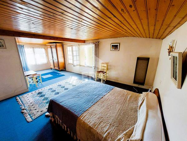 Maison BREUILLET + MURS D'UN COMMERCE - 5 pièces 115.65 m2 - A RENOVER