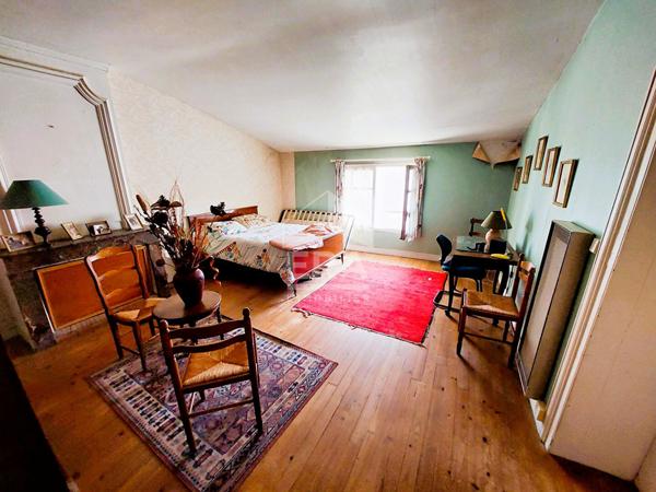 Maison BREUILLET + MURS D'UN COMMERCE - 5 pièces 115.65 m2 - A RENOVER