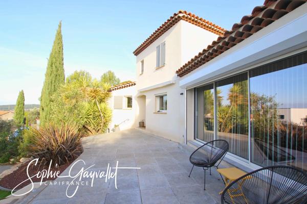 Villa familiale de 168m2 avec vue panoramique sur le village de Velaux