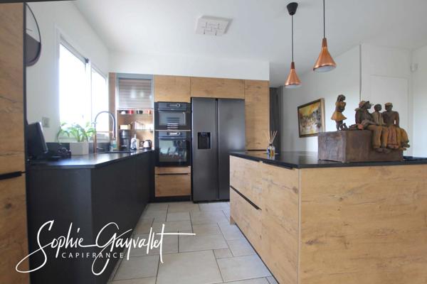 Villa familiale de 168m2 avec vue panoramique sur le village de Velaux