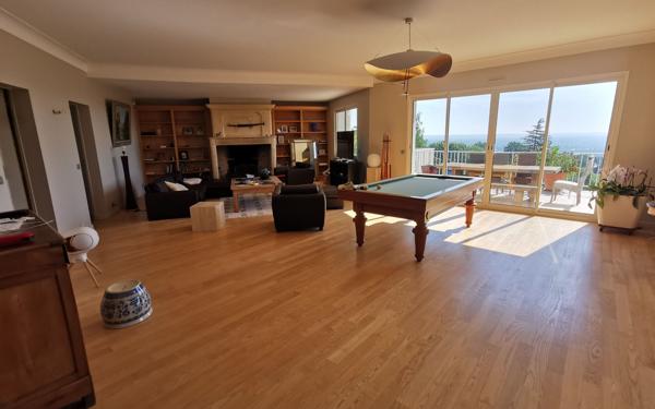 Maison à vendre    6 pièces •  Jurançon