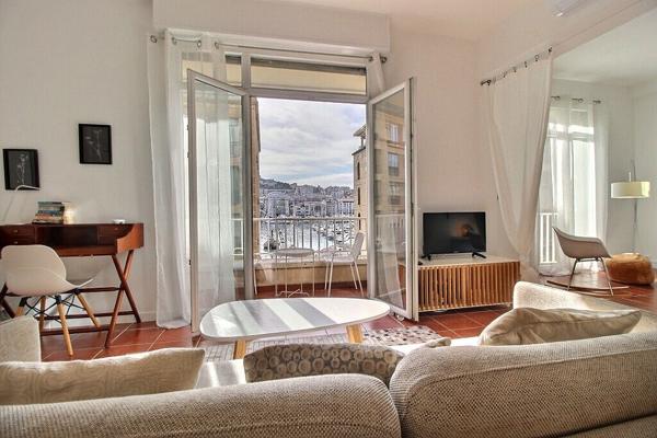 MARSEILLE 2 - SECTEUR QUAI DU VIEUX PORT - RUE DE LA LOGE - APPARTEMENT 4 PIECES - TRAVERSANT - LUMINEUX - ASCENSEUR - VUE EXCEPTIONNELLE - BELLE HAUTEUR SOUS PLAFOND -AU CALME - BALCON - CAVE -