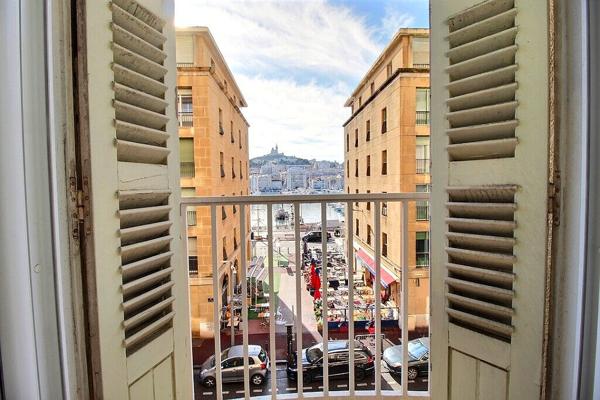 MARSEILLE 2 - SECTEUR QUAI DU VIEUX PORT - RUE DE LA LOGE - APPARTEMENT 4 PIECES - TRAVERSANT - LUMINEUX - ASCENSEUR - VUE EXCEPTIONNELLE - BELLE HAUTEUR SOUS PLAFOND -AU CALME - BALCON - CAVE -