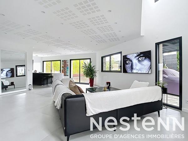 Rillieux-la-Pape ? Maison rénovée de 157 m² ? Grand séjour lumineux ? Suites parentales ? Prestations haut de gamme