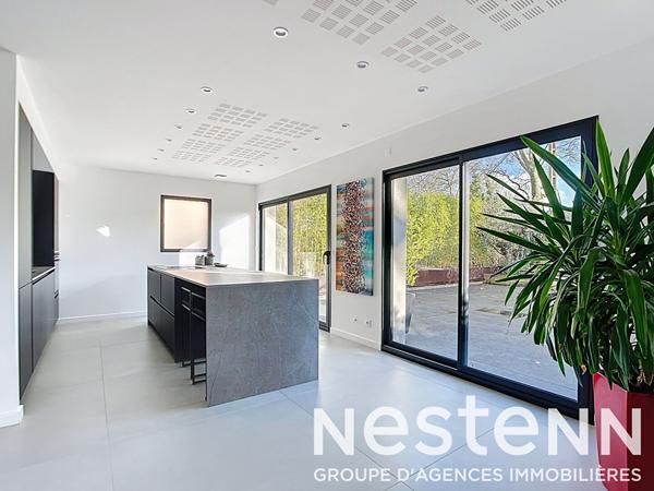 Rillieux-la-Pape ? Maison rénovée de 157 m² ? Grand séjour lumineux ? Suites parentales ? Prestations haut de gamme