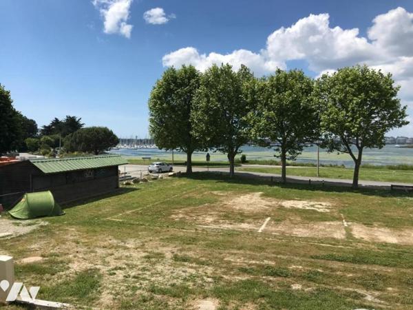 TERRAIN, LOCMIQUELIC