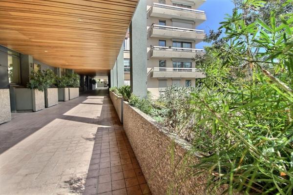 Métro CHARENTON ECOLE - 4 pièces de 85 m² - 8ème étage