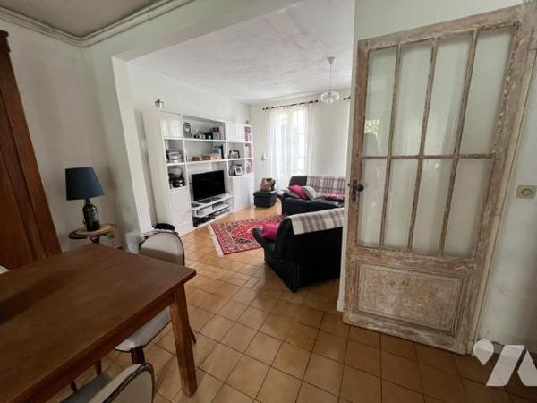 BORDEAUX -SAINT GENES  : dans une rue calme , en plein coeur du quartier Saint -Genès  A VENDRE...