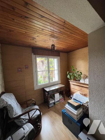 BORDEAUX -SAINT GENES  : dans une rue calme , en plein coeur du quartier Saint -Genès  A VENDRE...