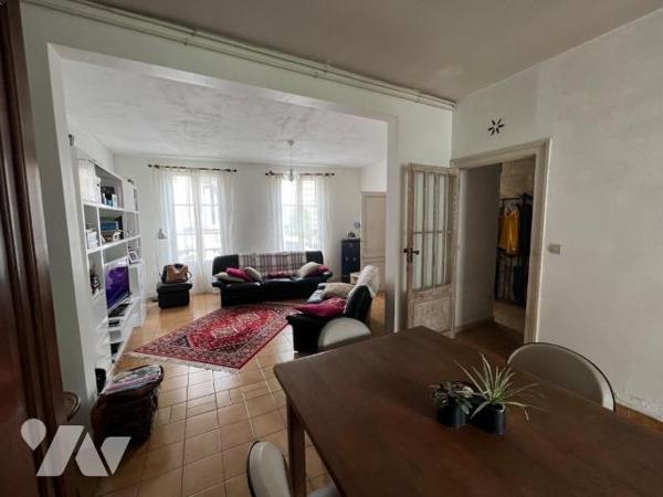 BORDEAUX -SAINT GENES  : dans une rue calme , en plein coeur du quartier Saint -Genès  A VENDRE...