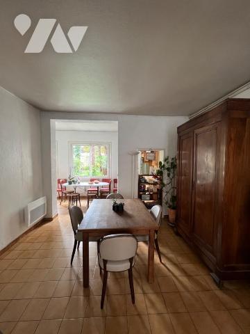 BORDEAUX -SAINT GENES  : dans une rue calme , en plein coeur du quartier Saint -Genès  A VENDRE...