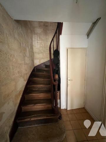 BORDEAUX -SAINT GENES  : dans une rue calme , en plein coeur du quartier Saint -Genès  A VENDRE...