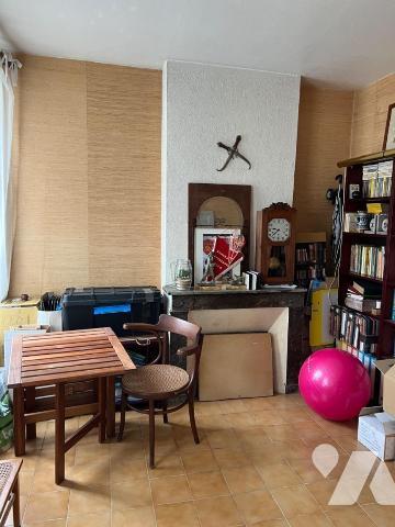 BORDEAUX -SAINT GENES  : dans une rue calme , en plein coeur du quartier Saint -Genès  A VENDRE...