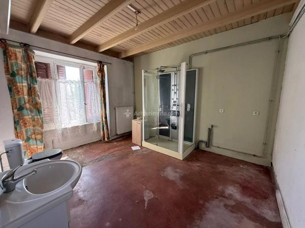 Vente                                                      Maison de village
                        
                     5 pièces                      130 m2                     à Chaumont-la-Ville