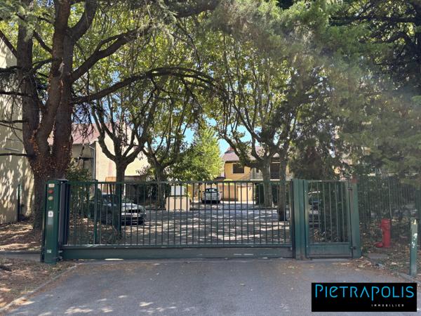 INVESTISSEMENT LOCATIF – LOT DE 7 GARAGES EN SOUS-SOL LOUÉS – VAULX-EN-VELIN VILLAGE