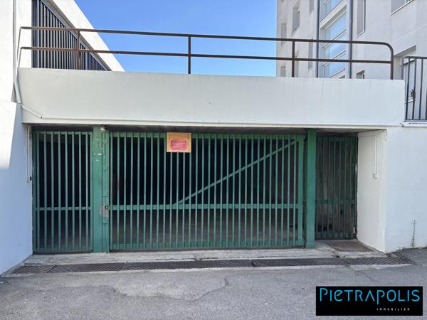 INVESTISSEMENT LOCATIF – LOT DE 7 GARAGES EN SOUS-SOL LOUÉS – VAULX-EN-VELIN VILLAGE