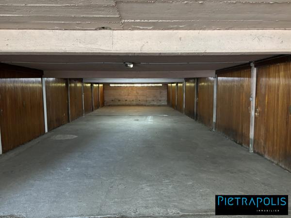 INVESTISSEMENT LOCATIF – LOT DE 7 GARAGES EN SOUS-SOL LOUÉS – VAULX-EN-VELIN VILLAGE