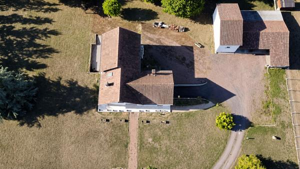 GRANDE MAISON 6/7 CHAMBRES ET DEPENDANCES A CISSE