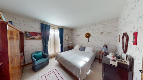 GRANDE MAISON 6/7 CHAMBRES ET DEPENDANCES A CISSE