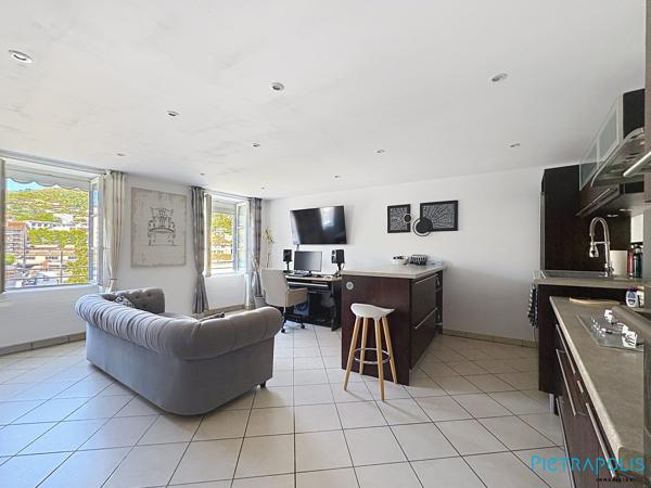 EN EXCLUSIVITÉ – Coup de cœur au cœur de Tarare : appartement de 96m² avec 3 chambres et une cave