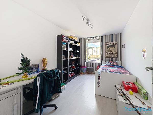 EN EXCLUSIVITÉ – Coup de cœur au cœur de Tarare : appartement de 96m² avec 3 chambres et une cave
