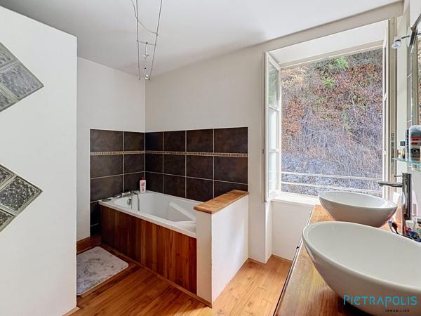 EN EXCLUSIVITÉ – Coup de cœur au cœur de Tarare : appartement de 96m² avec 3 chambres et une cave