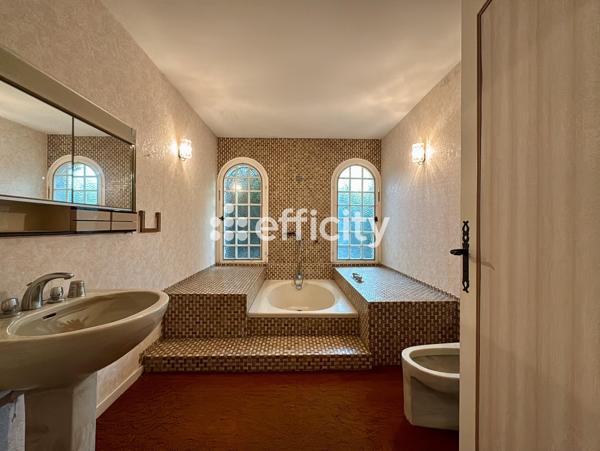 Maison 5 pièces - 184 m² Exclusivité efficity