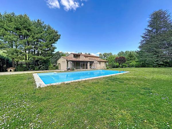 Maison d'exception à vendre à Luynes, Aix-en-Provence - 6 chambres, piscine, grand terrain