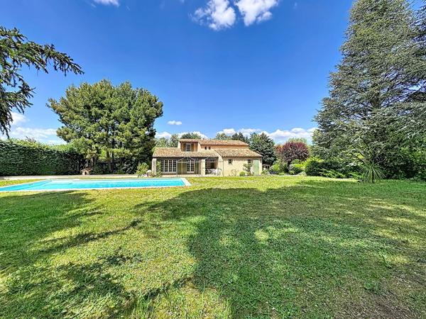 Maison d'exception à vendre à Luynes, Aix-en-Provence - 6 chambres, piscine, grand terrain