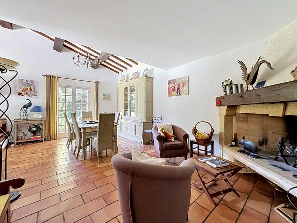 Maison d'exception à vendre à Luynes, Aix-en-Provence - 6 chambres, piscine, grand terrain