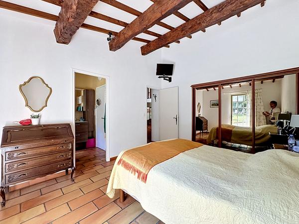 Maison d'exception à vendre à Luynes, Aix-en-Provence - 6 chambres, piscine, grand terrain