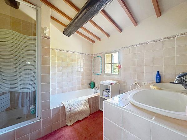 Maison d'exception à vendre à Luynes, Aix-en-Provence - 6 chambres, piscine, grand terrain