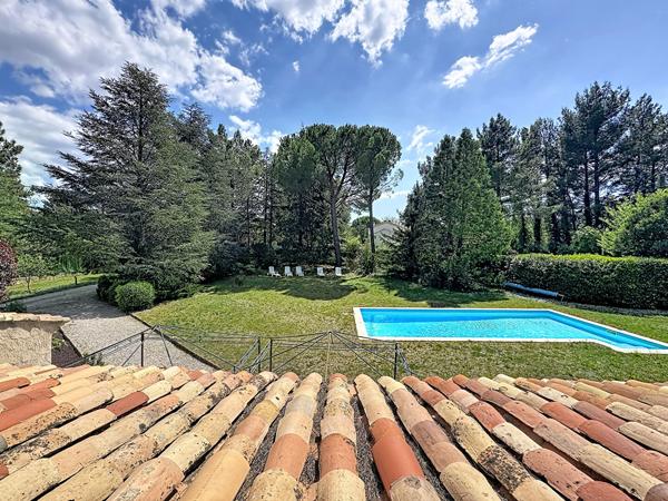 Maison d'exception à vendre à Luynes, Aix-en-Provence - 6 chambres, piscine, grand terrain