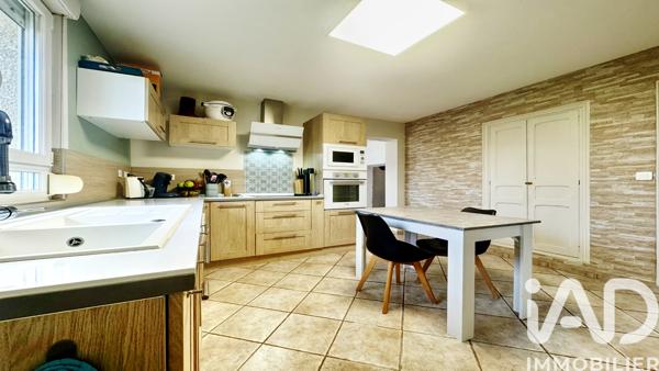 Maison à vendre 5 pièces 122 m² Vienne-le-Château