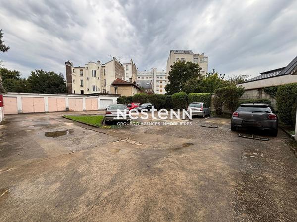 ISSY LES MOULINEAUX - RUE D'ESTIENNE D'ORVES - Emplacement de parking extérieur
