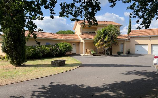 Maison à vendre    4 pièces • 234 m2 Brigueuil