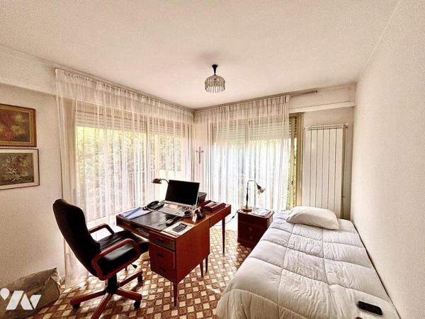 Roquebrune-Cap-Martin, CARNOLES, 4 pièces de 76 m², 4 balcons, parking et cave