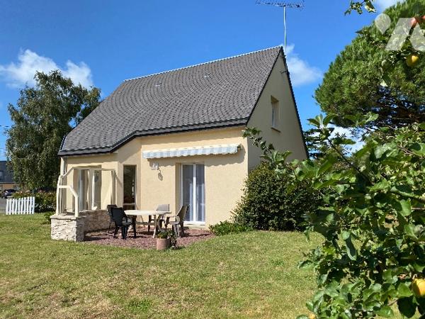 Une maison de 100 m², proche de la mer, dotée d’un terrain de 708 m², 4 chambres.