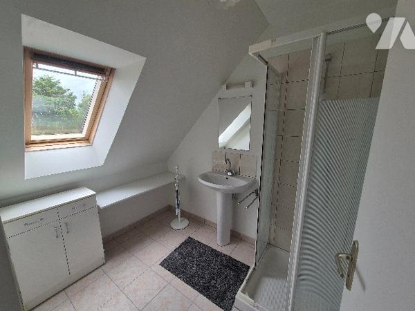 Une maison de 100 m², proche de la mer, dotée d’un terrain de 708 m², 4 chambres.