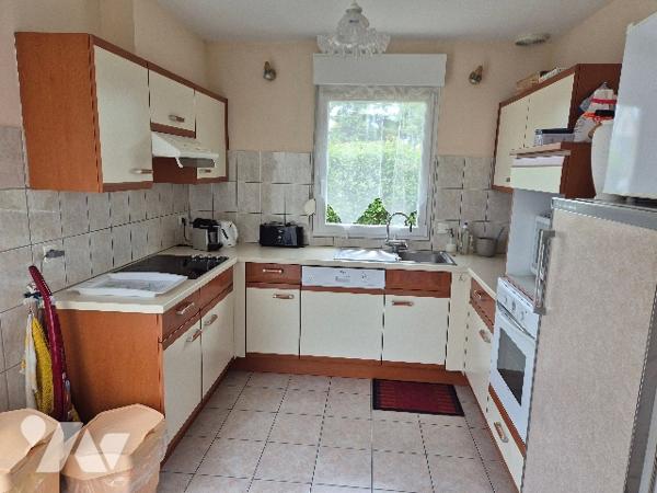 Une maison de 100 m², proche de la mer, dotée d’un terrain de 708 m², 4 chambres.