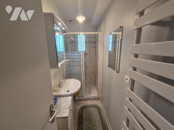 Une maison de 100 m², proche de la mer, dotée d’un terrain de 708 m², 4 chambres.