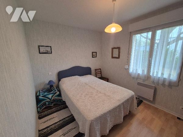 Une maison de 100 m², proche de la mer, dotée d’un terrain de 708 m², 4 chambres.