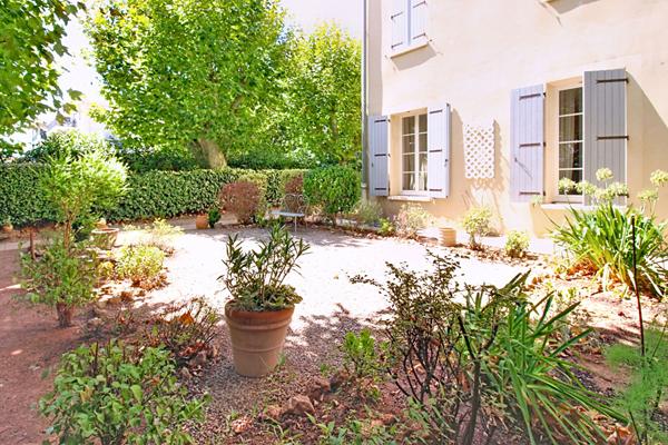 A VENDRE Appartement 3 pièces de 70m² - rez de jardin 216m² - Garage - cave - proche village