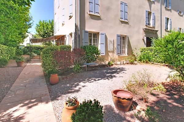 A VENDRE Appartement 3 pièces de 70m² - rez de jardin 216m² - Garage - cave - proche village
