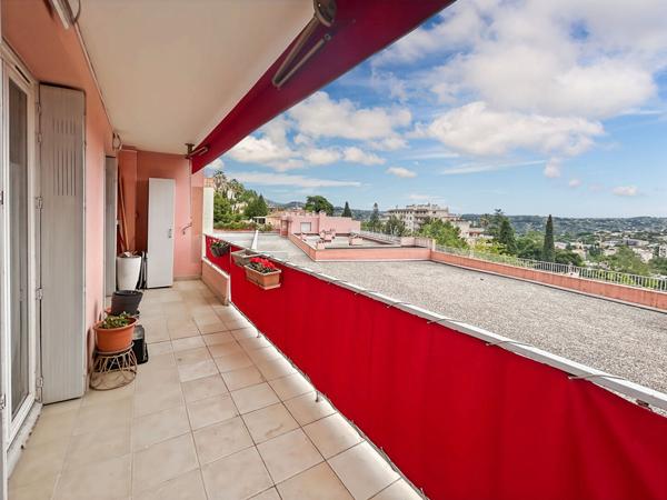 APPARTEMENT DE TYPE 3 PIECES, COMMODITES A PIEDS